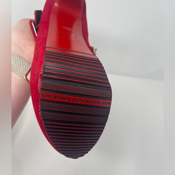 Vero Cuoio Red Faux Suede Platform Booties Heels Italian Women’s Size 8 - Picture 3 of 13